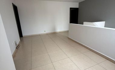 CASA EN RENTA EN PRIVANZAS DEL CAMPESTRE EN ESQUINA