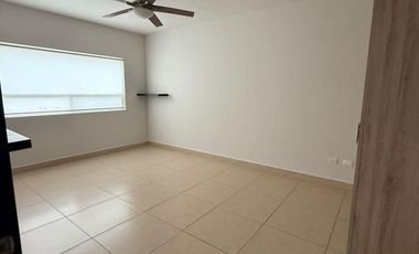 CASA EN RENTA EN PRIVANZAS DEL CAMPESTRE EN ESQUINA