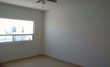 CASA EN RENTA EN PRIVANZAS DEL CAMPESTRE EN ESQUINA