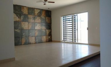 CASA EN RENTA EN PRIVANZAS DEL CAMPESTRE EN ESQUINA