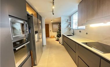 Casa en venta remodelada en Itagüí Suramérica