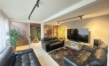 Casa en venta remodelada en Itagüí Suramérica