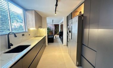 Casa en venta remodelada en Itagüí Suramérica