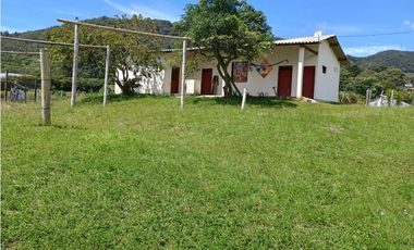 Venta de finca en El Carmen de Viboral - la joya natural del Oriente