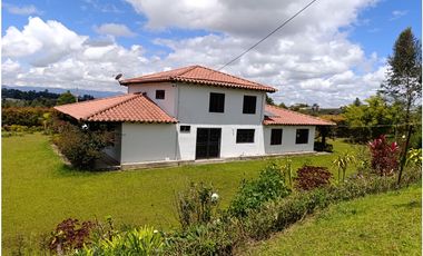 Venta de finca en El Carmen de Viboral - la joya natural del Oriente