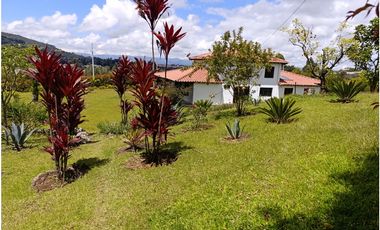 Venta de finca en El Carmen de Viboral - la joya natural del Oriente