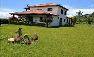 Venta de finca en El Carmen de Viboral - la joya natural del Oriente