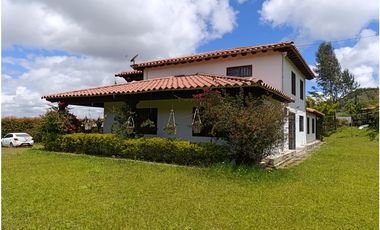 Venta de finca en El Carmen de Viboral - la joya natural del Oriente