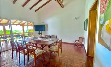 Se vende finca en Via Cerritos-La Virginia
