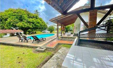 Se vende finca en Via Cerritos-La Virginia