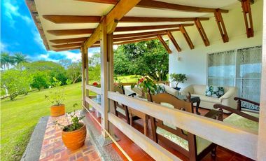 Se vende finca en Via Cerritos-La Virginia