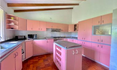 Se vende finca en Via Cerritos-La Virginia