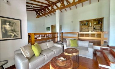 Se vende finca en Via Cerritos-La Virginia