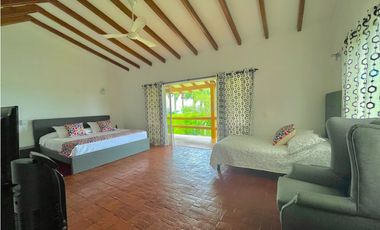 Se vende finca en Via Cerritos-La Virginia