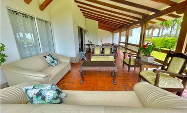 Se vende finca en Via Cerritos-La Virginia