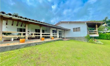 Se vende finca en Via Cerritos-La Virginia