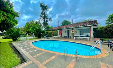 Se vende finca en Via Cerritos-La Virginia