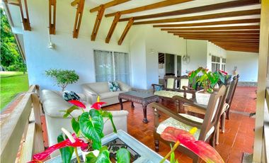 Se vende finca en Via Cerritos-La Virginia