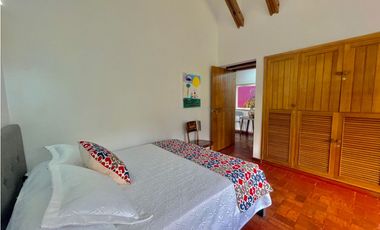 Se vende finca en Via Cerritos-La Virginia