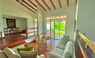 Se vende finca en Via Cerritos-La Virginia