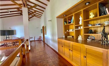 Se vende finca en Via Cerritos-La Virginia