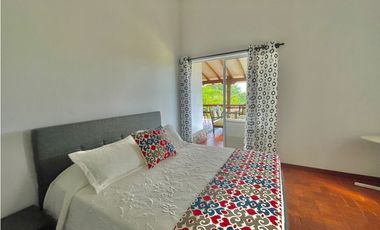 Se vende finca en Via Cerritos-La Virginia