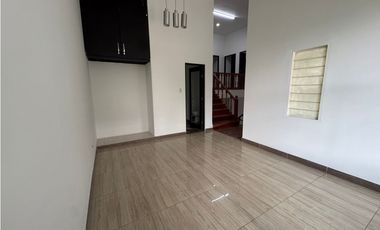 CASA EN VENTA- LAS MERCEDES-PALMIRA-CALLE PRINCIPAL