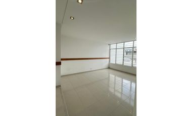 Se renta casa comercial en Los Alpes