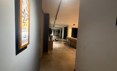 Lujosa Casa de 630m² en Los Colores - 3 Niveles, Jacuzzi y Cine.