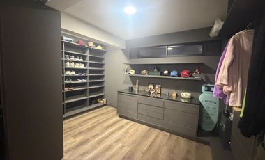 Lujosa Casa de 630m² en Los Colores - 3 Niveles, Jacuzzi y Cine.