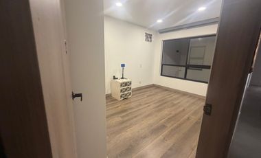 Lujosa Casa de 630m² en Los Colores - 3 Niveles, Jacuzzi y Cine.