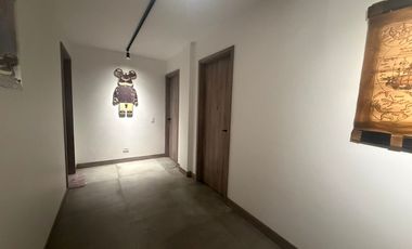 Lujosa Casa de 630m² en Los Colores - 3 Niveles, Jacuzzi y Cine.