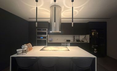 Lujosa Casa de 630m² en Los Colores - 3 Niveles, Jacuzzi y Cine.