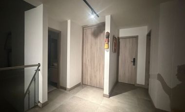 Lujosa Casa de 630m² en Los Colores - 3 Niveles, Jacuzzi y Cine.