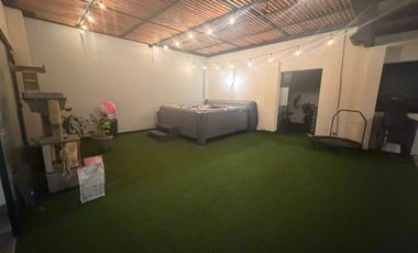 Lujosa Casa de 630m² en Los Colores - 3 Niveles, Jacuzzi y Cine.