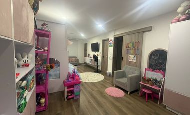 Lujosa Casa de 630m² en Los Colores - 3 Niveles, Jacuzzi y Cine.