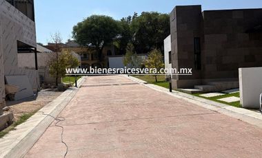 CASA EN RENTA EN TEQUISQUAPAN EN LA MEDIA LUNA. Yoos