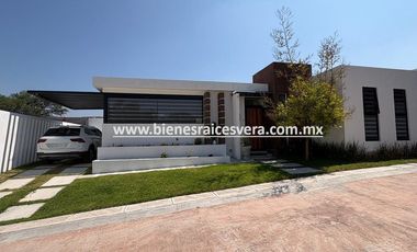 CASA EN RENTA EN TEQUISQUAPAN EN LA MEDIA LUNA. Yoos