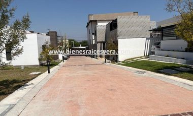 CASA EN RENTA EN TEQUISQUAPAN EN LA MEDIA LUNA. Yoos