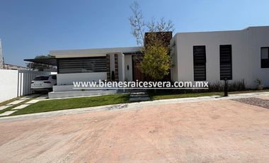CASA EN RENTA EN TEQUISQUAPAN EN LA MEDIA LUNA. Yoos
