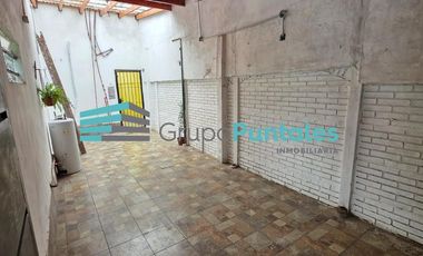 Casa mas departamento independiente en Monte Grande sobre lote de 10 x 37 metros