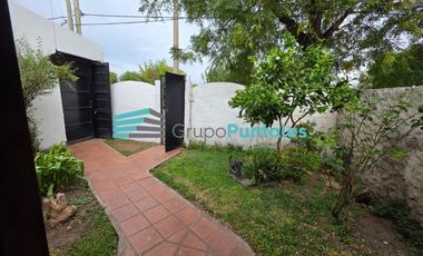 Casa mas departamento independiente en Monte Grande sobre lote de 10 x 37 metros