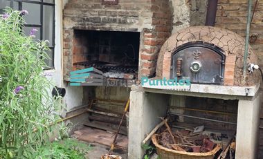 Casa mas departamento independiente en Monte Grande sobre lote de 10 x 37 metros
