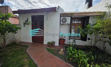 Casa mas departamento independiente en Monte Grande sobre lote de 10 x 37 metros