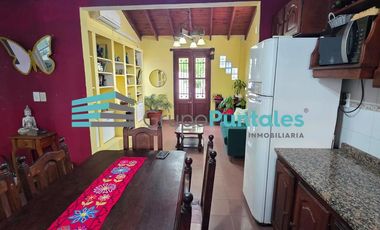 Casa mas departamento independiente en Monte Grande sobre lote de 10 x 37 metros