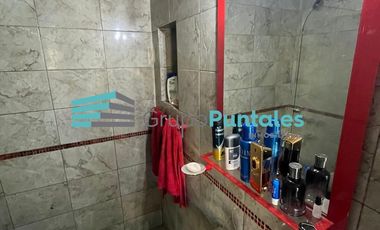 Casa mas departamento independiente en Monte Grande sobre lote de 10 x 37 metros