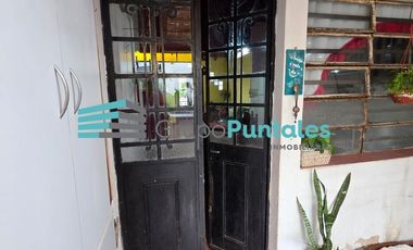 Casa mas departamento independiente en Monte Grande sobre lote de 10 x 37 metros