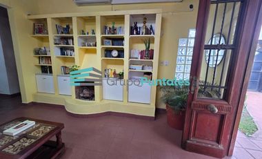 Casa mas departamento independiente en Monte Grande sobre lote de 10 x 37 metros