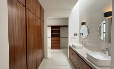 CASA EN VENTA EN BLVD PRINCIPAL EN LOMAS DEL DORADO