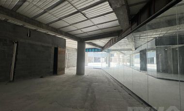 LOCAL EN VENTA EN PLAZA COMERCIAL EN EL BARRO, CARRETERA NACIONAL